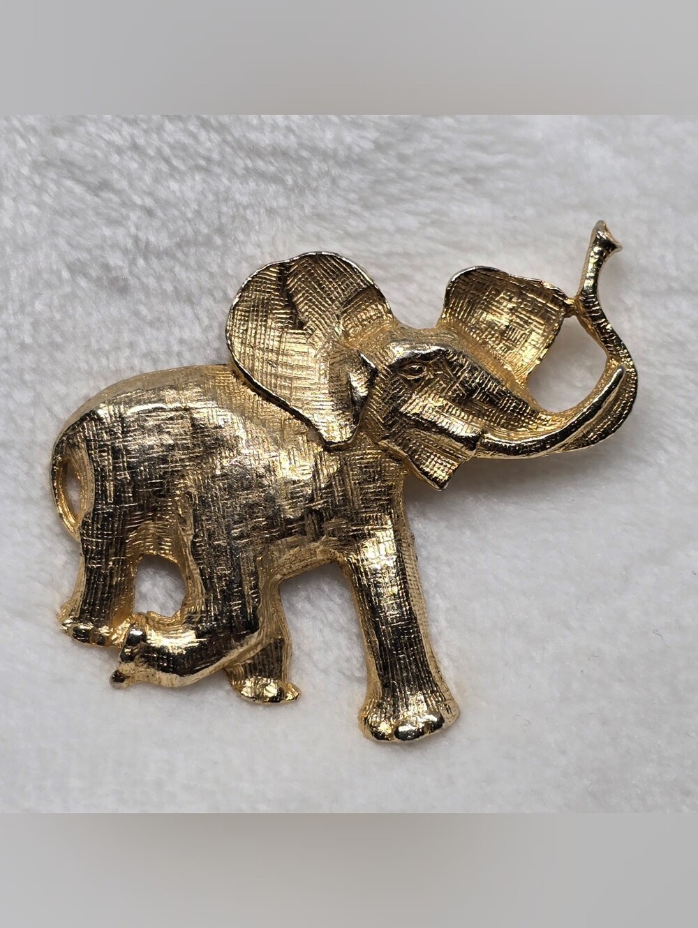Vintage Elephant Brooch Jewelry Lapel Pin Good Luck Trunk Up Gold Tone Costume